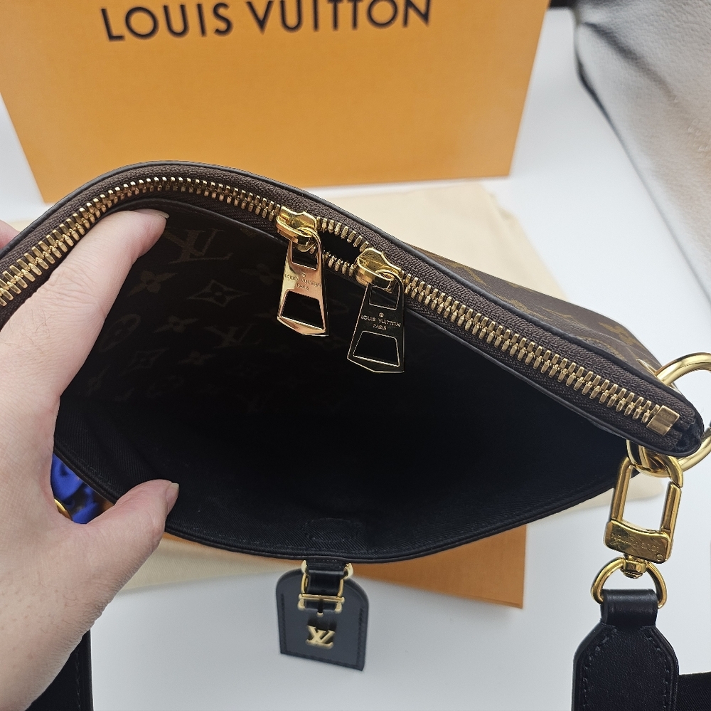 Excellent condition authentic Louis Vuitton Odeon PM monogram with back leather - Picture 6 of 17